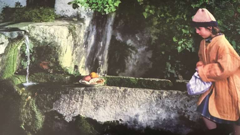 &quot;Καλημέρα, βρύση, χρόνια πολλά&quot;: Το πρωτοχρονιάτικο έθιμο στην Κρήτη με το κέρασμα στη βρύση