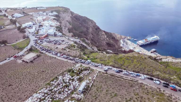 Σαντορίνη: &quot;Οσο δεν γίνεται ο κύριος σεισμός, αυξάνεται το μέγεθός του - Ενεργοποιήθηκε το ρήγμα του &#39;56&quot;, λέει ο Τσελέντης