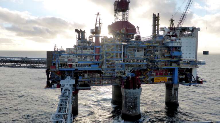 Ισημερινός: Μεγάλη οικολογική καταστροφή - 1.200 βαρέλια χύθηκαν σε τουριστική παραλία