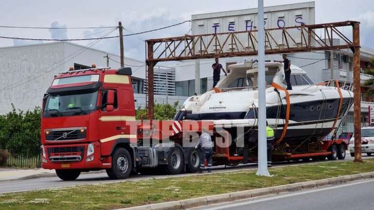 Απίστευτο: Ταχύπλοο σκάφος προκάλεσε... μποτιλιάρισμα στην εθνική οδό Πατρών - Κορίνθου [εικόνες]