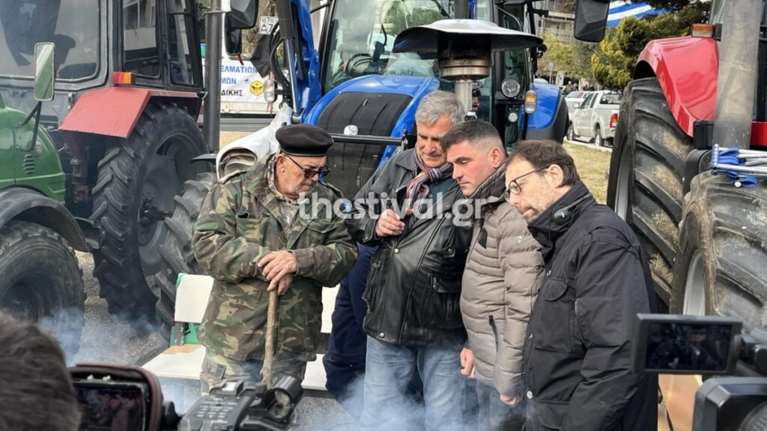 Οργή και αγανάκτηση: Η πρώτη αντίδραση των αγροτών στα μέτρα Μητσοτάκη - Απέκλεισαν τη νότια πύλη της ΔΕΘ [βίντεο]