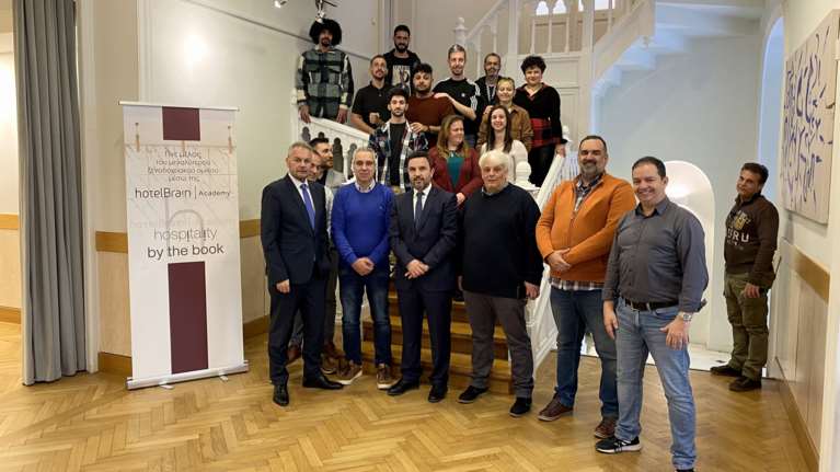 Ο Όμιλος HotelBrain αρωγός των κωφών στην πρόσβασή τους στην αγορά εργασίας