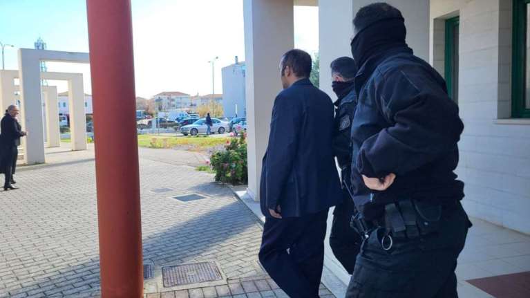 Αγρίνιο: Ισόβια στον 36χρονο μητροκτόνο - &quot;Οι αστυνομικοί ήταν έξω κι εγώ σκότωνα τη μητέρα μου&quot;