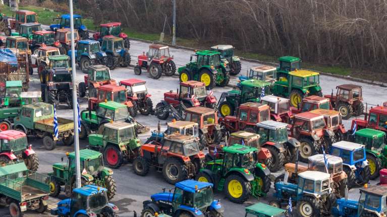 Μπλόκα αγροτών: Νέα κλιμάκωση αλλά και δίαυλος για διάλογο - Στο τραπέζι και η κάθοδος των τρακτέρ στην Αθήνα