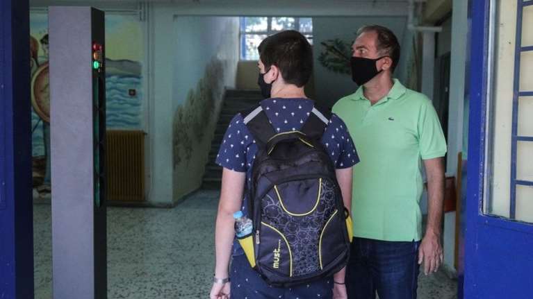 Κλείνουν σχολεία στην Πάτρα: Θετικοί στον κορονοϊό καθηγητές - Ποια σχολεία είναι κλειστά σε όλη τη χώρα