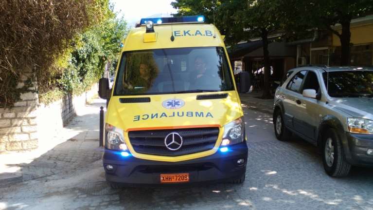 Άγιοι Ανάργυροι: Πεζή παρασύρθηκε από μηχανή και νοσηλεύεται σε σοβαρή κατάσταση