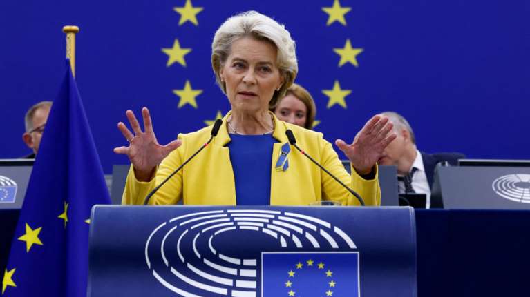 Στροφή Κομισιόν: Είμαστε έτοιμοι για προσωρινό πλαφόν στις τιμές του φυσικού αερίου, λέει η φον ντερ Λάιεν