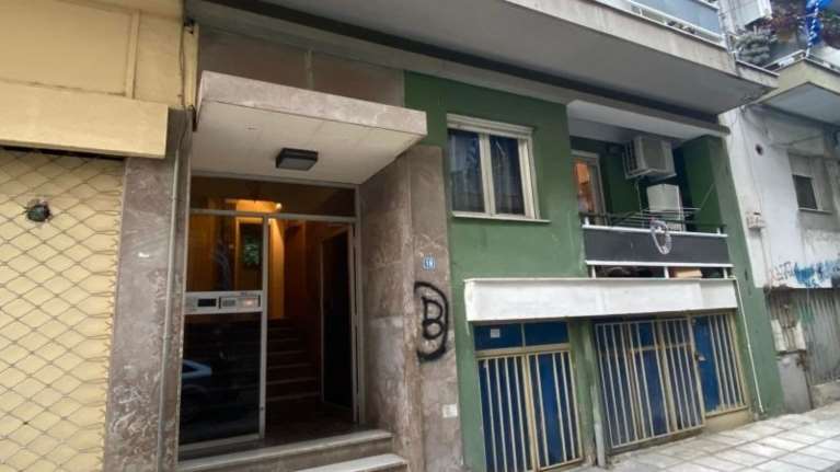 "Με χτύπησε με πατερίτσα, θόλωσα και άρπαξα το σκεπάρνι" - H απολογία του 70χρονου που σκότωσε τον γιο του με σκεπάρνι