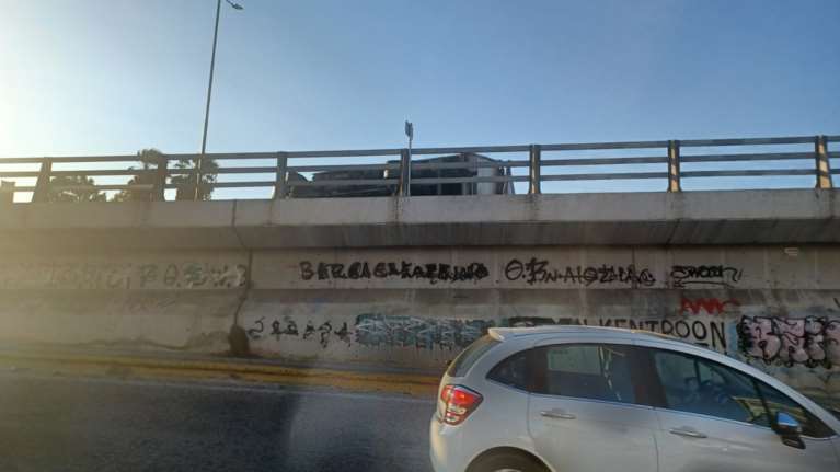 Ανατροπή νταλίκας στον Κηφισό - Αποκαταστάθηκε η κυκλοφορία στην εθνική