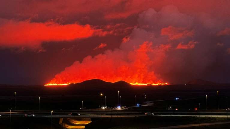 Ισλανδία: Ισχυρή έκρηξη ηφαιστείου, η 6η από τον Δεκέμβριο - Εκκενώνεται ψαροχώρι [βίντεο]