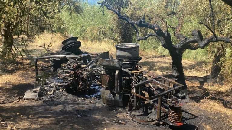 Καλαμάτα: Τραγικός θάνατος αγρότη - Απανθρακώθηκε όταν το τρακτέρ αναποδογύρισε και πήρε φωτιά