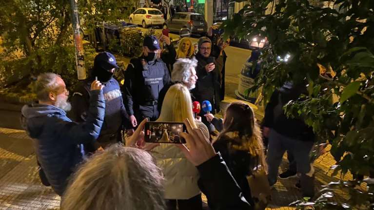 Συνελήφθη ο Πέτρος Τατσόπουλος μετά από μήνυση- Κρατείται στο ΑΤ Ομόνοιας