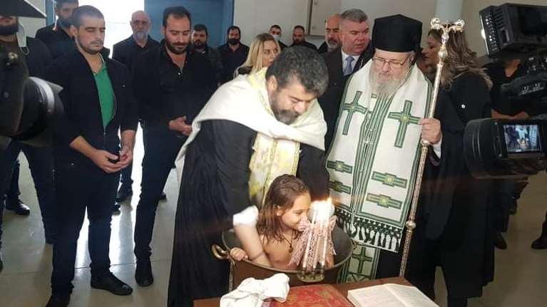 Αληθινός Σασμός: Βάπτιση στις φυλακές Ηρακλείου ένωσε δύο κρατούμενους με διαφορές χρόνων