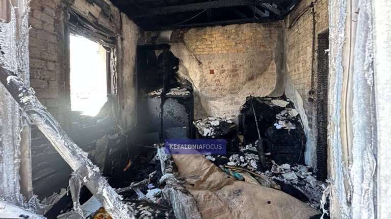 Κεφαλονιά: Φωτιά σε σπίτι στο Αργοστόλι - Διασωληνωμένο 3χρονο παιδί, στο νοσοκομείο η μητέρα και το αδερφάκι του [εικόνες - βίντεο]