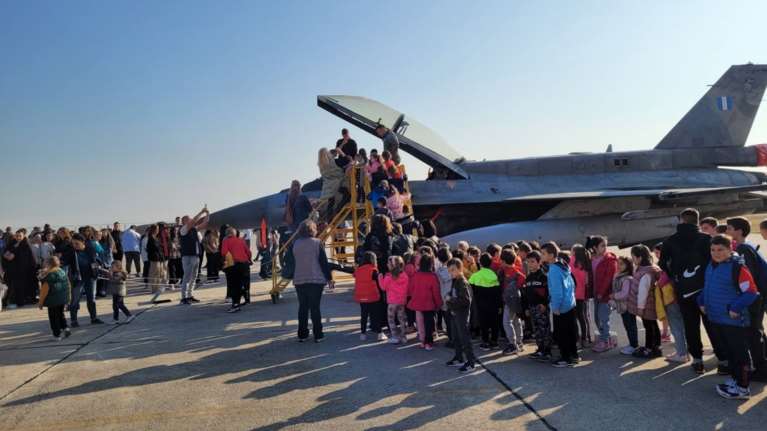 Λάρισα: Πολίτες μπορούν να... γίνουν πιλότοι F-16 χάρη σε προσομοιωτή πτήσης [εικόνες - βίντεο]