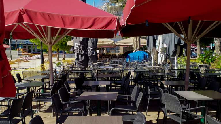 Μπαράζ συλλήψεων σε καφενεία, ψητοπωλεία, καταστήματα για παραβίαση των μέτρων κατά του κορονοϊού