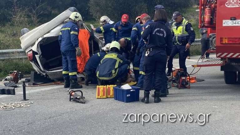 Τροχαίο στα Χανιά: Δυο γυναίκες εγκλωβίστηκαν σε αυτοκίνητο που ανετράπη [εικόνες - βίντεο]