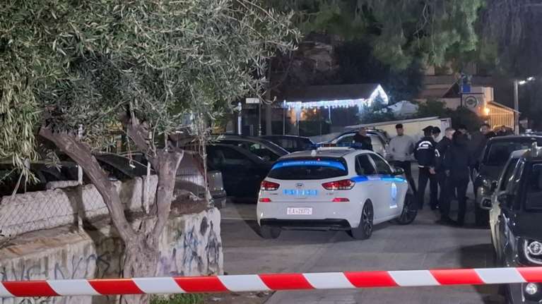 Συναγερμός για πυροβολισμούς κατά Ι.Χ. στην Ηλιούπολη: Εντοπίστηκαν έξι κάλυκες