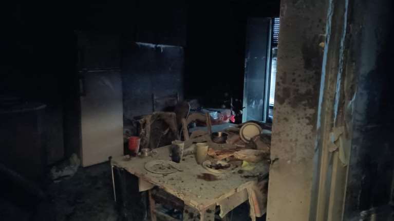 Φωτιά σε σπίτι στον Κολωνό: Ποινική δίωξη στον πατέρα του 5χρονου για έκθεση ανηλίκου σε κίνδυνο