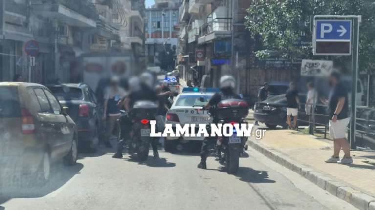Άγριος καβγάς μεταξύ 40 νεαρών στη Λαμία: &quot;Τον έβαλαν κάτω και τον χτυπούσαν με λοστάρια&quot; [εικόνες-βίντεο]