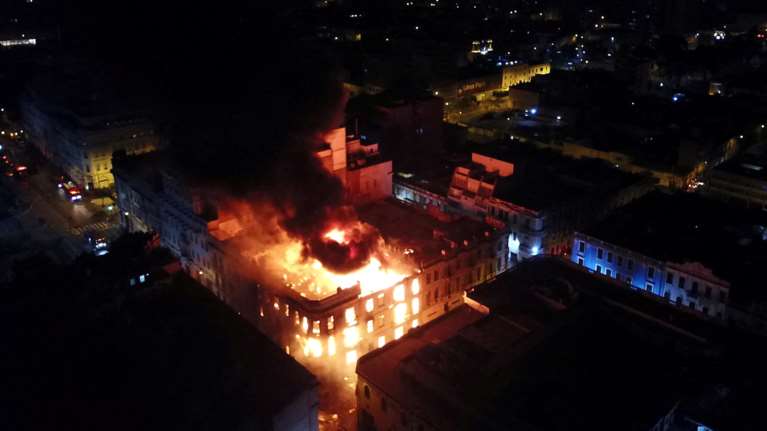 &quot;Να πάρουμε τη Λίμα&quot;: Άγρια επεισόδια και δύο θάνατοι στο Περού λόγω πολιτικής κρίσης