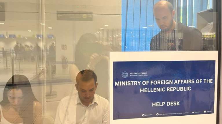 Help desk για τους τουρίστες που έχουν χάσει τα έγγραφά τους στήθηκε στο αεροδρόμιο της Ρόδου