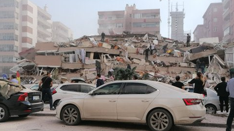 Σεισμός στην Σάμο: Κατέρρευσαν σπίτια, τουλάχιστον 8 τραυματίες - 20 κτίρια έπεσαν στη Σμύρνη, 4 νεκροί  [Εικόνες-Βίντεο]