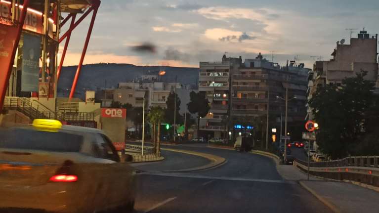 Φωτιά στο Σχιστό: Καίγεται δασική έκταση - Δεν απειλούνται σπίτια