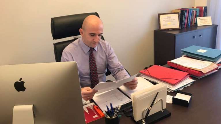 Γρηγόρης Λέων: Απειλές για τη ζωή του καταγγέλλει πως δέχεται ο ιατροδικαστής - &#39;&#39;Η αλήθεια έχει εχθρούς&#39;&#39; [βίντεο]