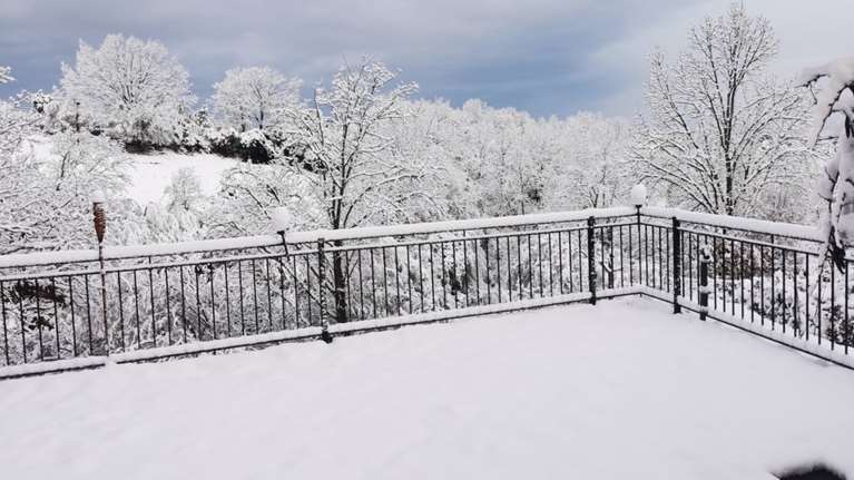 Θεσσαλονίκη: Στα λευκά ξύπνησε ο Χορτιάτης - Πυκνή χιονόπτωση [βίντεο - φωτογραφίες]