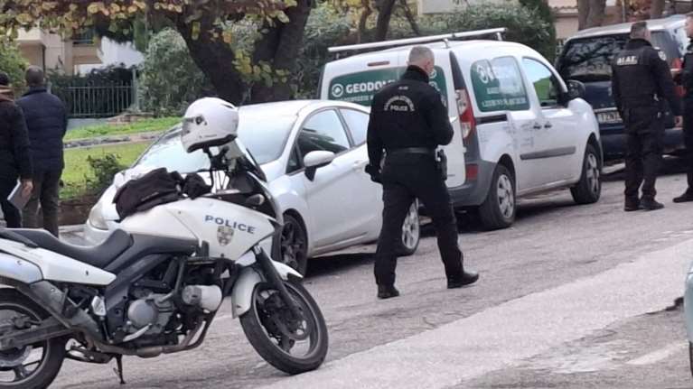 Συναγερμός στη Βάρκιζα: Σε κρίσιμη κατάσταση 50χρονος με τραύματα στην κοιλιά από μαχαίρι - Του επιτέθηκαν 3-4 άτομα