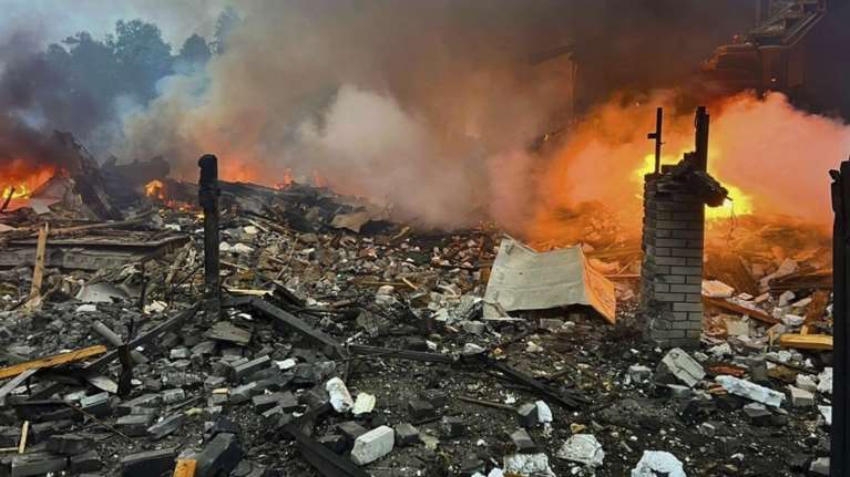 Ουκρανικό: Ο Πούτιν απορρίπτει τις συνομιλίες για ειρήνη την ώρα που φουντώνουν οι επιθέσεις