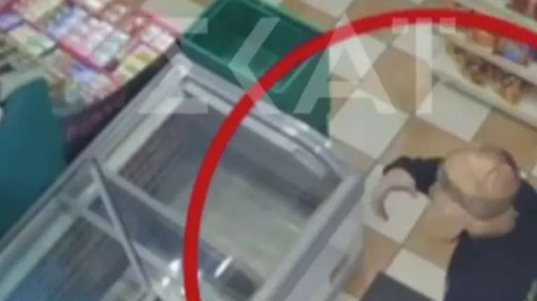Άγ. Παντελεήμονας: Βίντεο ντοκουμέντο από τη στιγμή που ο 48χρονος γεμάτος αίματα ζητά βοήθεια σε σούπερ μάρκετ