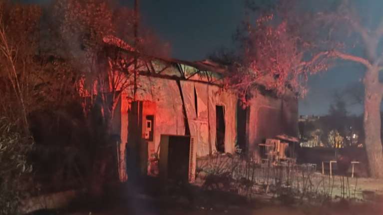 Νεκρή γυναίκα από τη φωτιά στην Αττική: Βρέθηκε απανθρακωμένη μέσα σε επαγγελματικό χώρο στο Πάτημα Χαλανδρίου