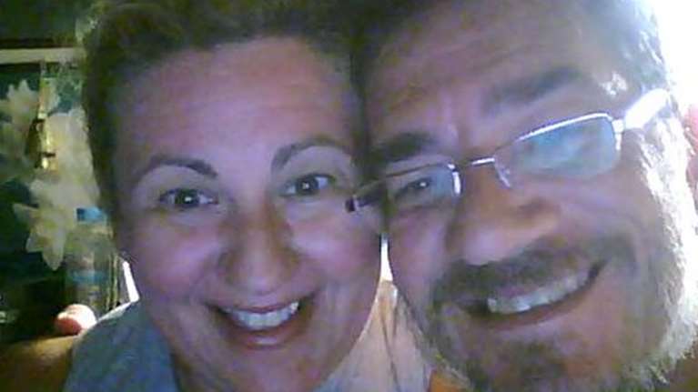 Φονικό στην Αγία Βαρβάρα: Παραδόθηκε ο τρίτος ανήλικος - Ποια ήταν η 50χρονη που δολοφονήθηκε από την κόρη και τους φίλους της