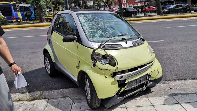 Τροχαίο στην Καλλιθέα: Ψυχολογικό ράκος ο πατέρας της 13χρονης - Τι λέει η οικογένεια του 32χρονου οδηγού [βίντεο]