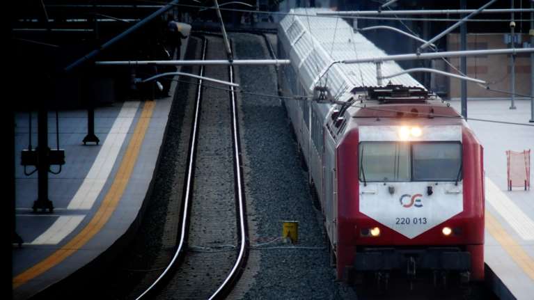 Γιατί πρέπει να λειτουργήσει ξανά το τρένο: Οι συνέπειες του λουκέτου και ο κίνδυνος για νέα καταστροφή