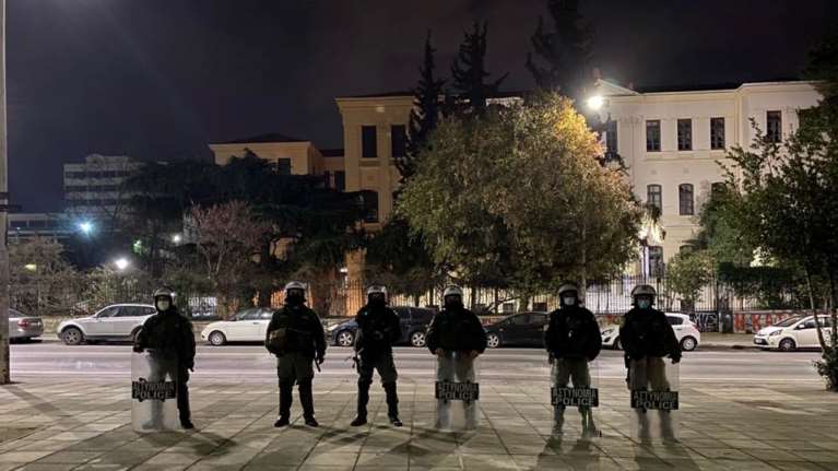 Θεσσαλονίκη: Σε αστυνομικό κλοιό το ΑΠΘ – Πέντε προσαγωγές [video]
