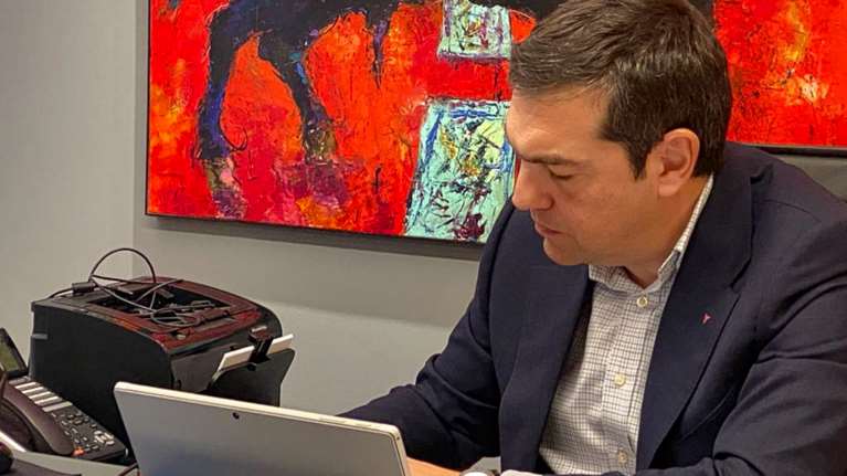 Τσίπρας: Η κυβέρνηση βλέπει την κρίση ως ευκαιρία για να υπάρξει αναδιάρθρωση στις εργασιακές σχέσεις