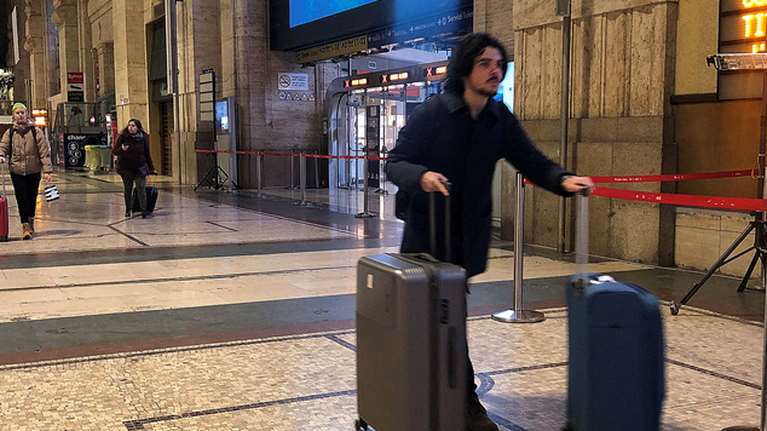 &quot;Εμφύλιος&quot; στην Ιταλία - Αντιδρά η Κάτω Ιταλία στην μετακίνηση πολιτών από την &quot;κόκκινη ζώνη&quot;