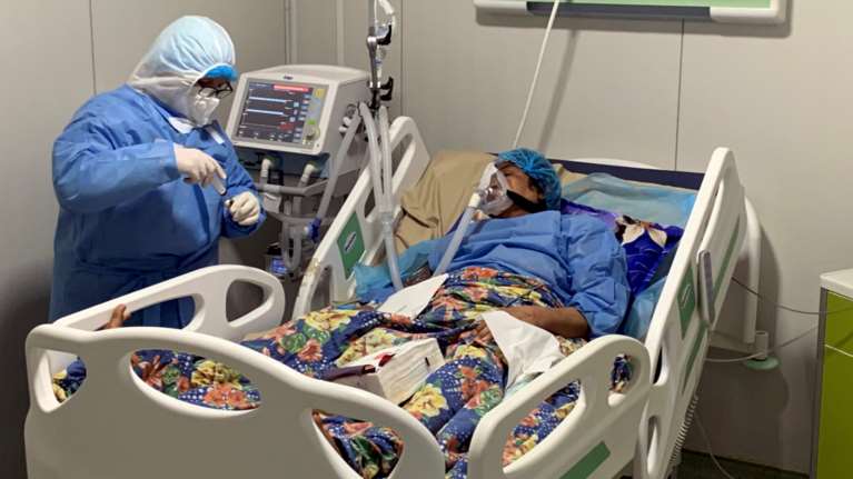 Τρομάζουν οι προβλέψεις του ΠΟΥ: Μεγάλη η πιθανότητα νέων μεταλλάξεων - Ίσως είναι πιο επικίνδυνες