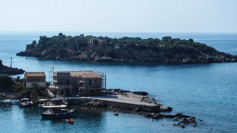 Τα δύο παραθαλάσσια χωριά της Μάνης που υπόσχονται υπέροχες παραλίες και ήρεμες διακοπές [εικόνες]