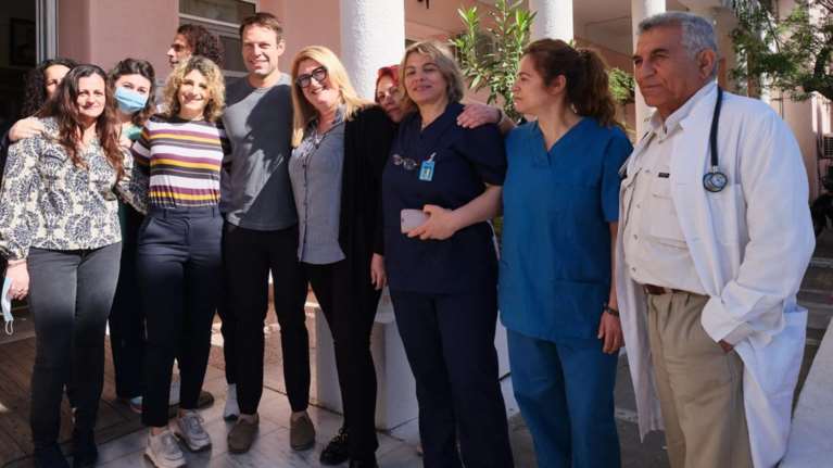 Η αναφορά Κασσελάκη στον Καλλιάνο: Να μην κουνάνε το δάχτυλο όταν οι γονείς πολλών και δη βουλευτών πεθαίνουν στα νοσοκομεία