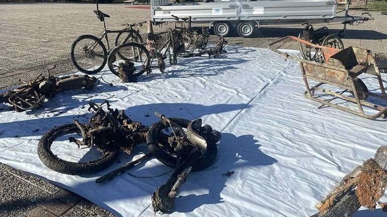 Τα απίθανα ευρήματα που βρέθηκαν στον βυθό της λίμνης Παμβώτιδας: Γερμανικά κράνη και οθωμανική χειροβομβίδα [εικόνες]