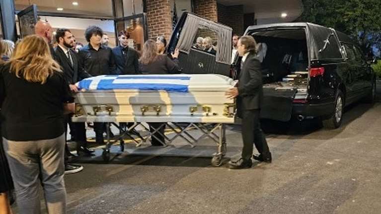 Νιου Τζέρσεϊ - Η τελευταία πράξη της τραγωδίας για τη 17χρονη: Με την ελληνική σημαία η κηδεία της [εικόνες-βίντεο]