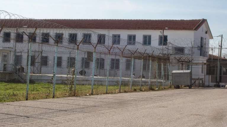 Φυλακές Κασσαβέτειας: Τραυμάτισε ανήλικο με γυαλί στον θώρακα