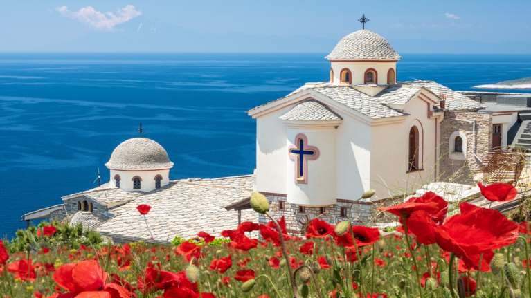 Θάσος: Τα έθιμα του Πάσχα γίνονται αξίες ζωής με φόντο το Λεωνίδιο και τη λίμνη Τιβεριάδα