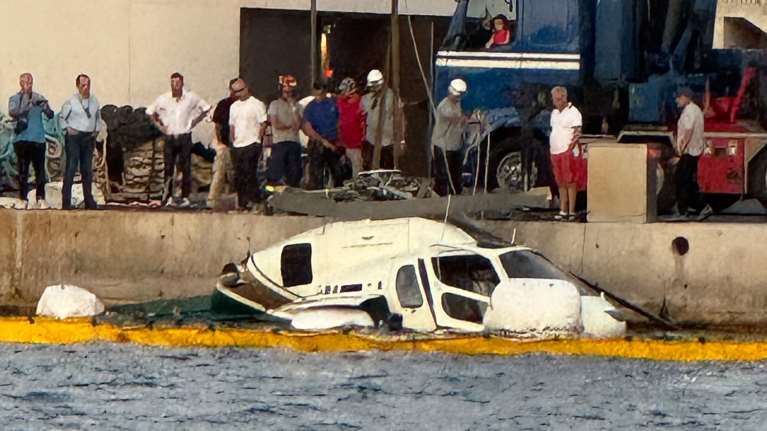 Πτώση ελικοπτέρου στη Βουλιαγμένη: &quot;Ο ανθρώπινος παράγοντας παίζει τον μεγαλύτερο ρόλο&quot;, λέει εμπειρογνώμονας