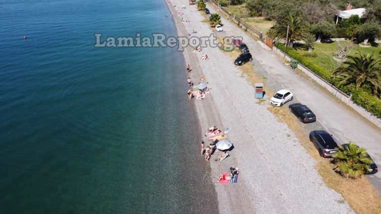 Ξεκίνησαν τα μπάνια...με αποστάσεις, στις παραλίες της Φθιώτιδας