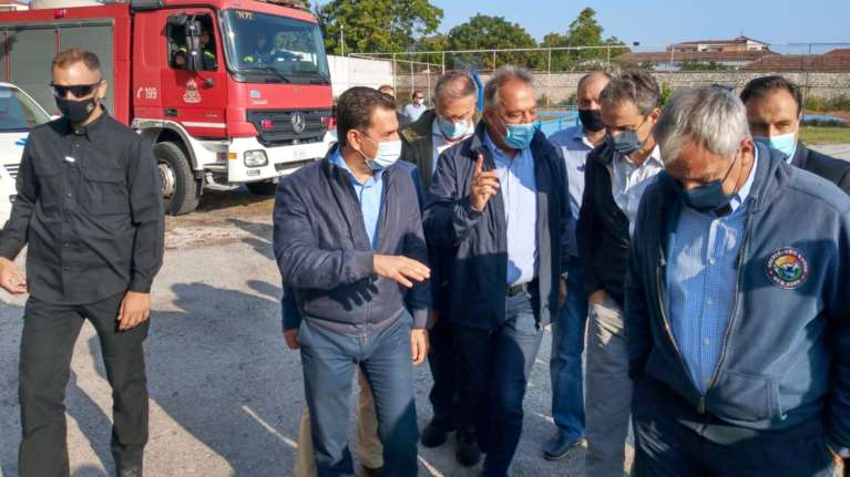 Με ελικόπτερο Σινούκ στα Τρίκαλα ο Κυριάκος Μητσοτάκης - Σε εξέλιξη σύσκεψη στην Καρδίτσα [εικόνες]